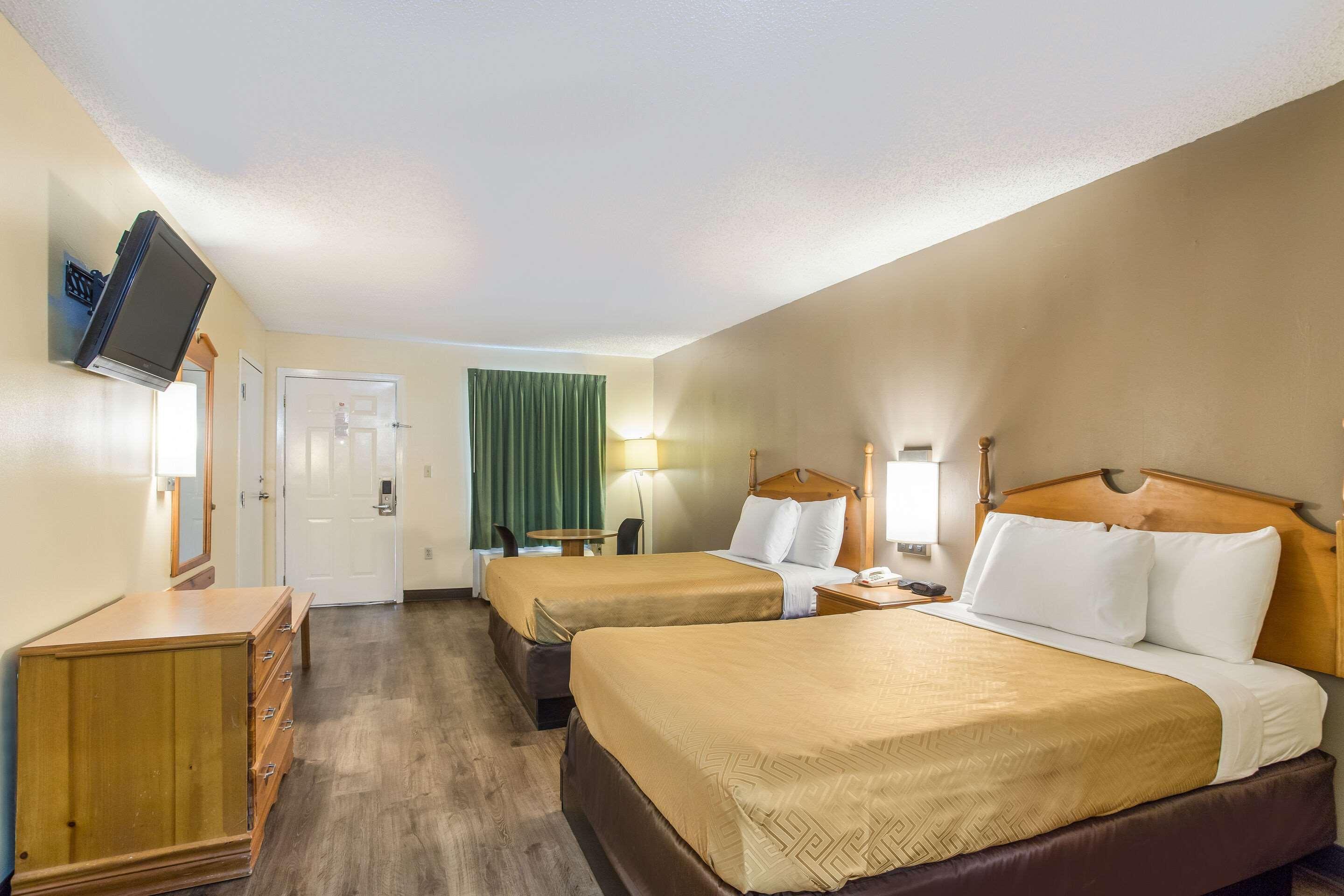 Econo Lodge Клинтън Екстериор снимка