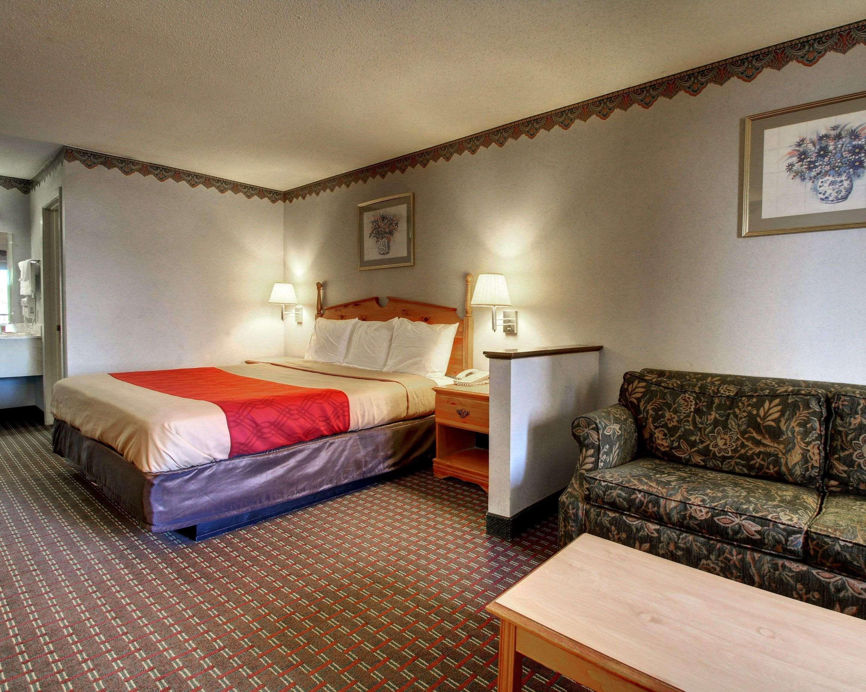 Econo Lodge Клинтън Екстериор снимка