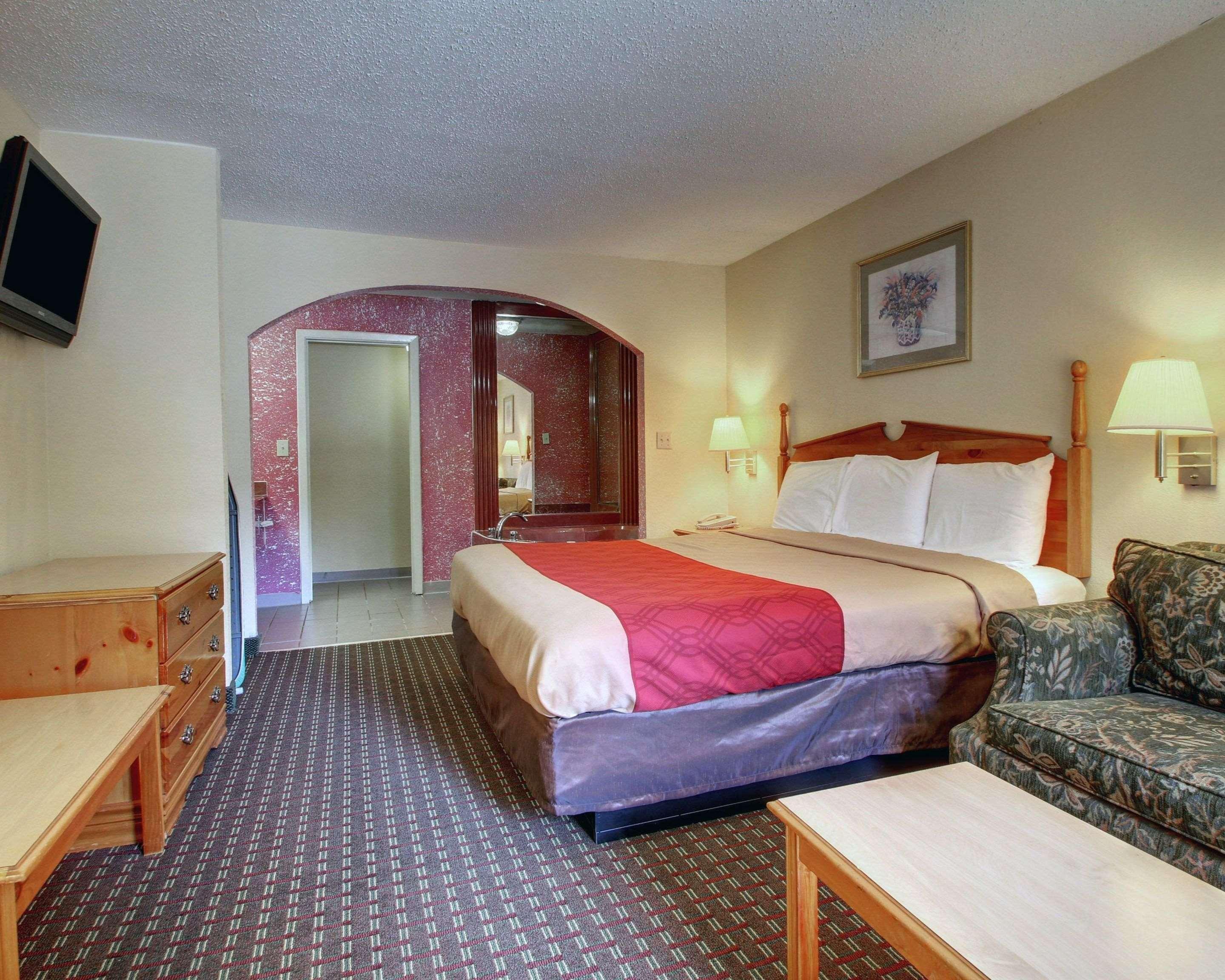 Econo Lodge Клинтън Екстериор снимка