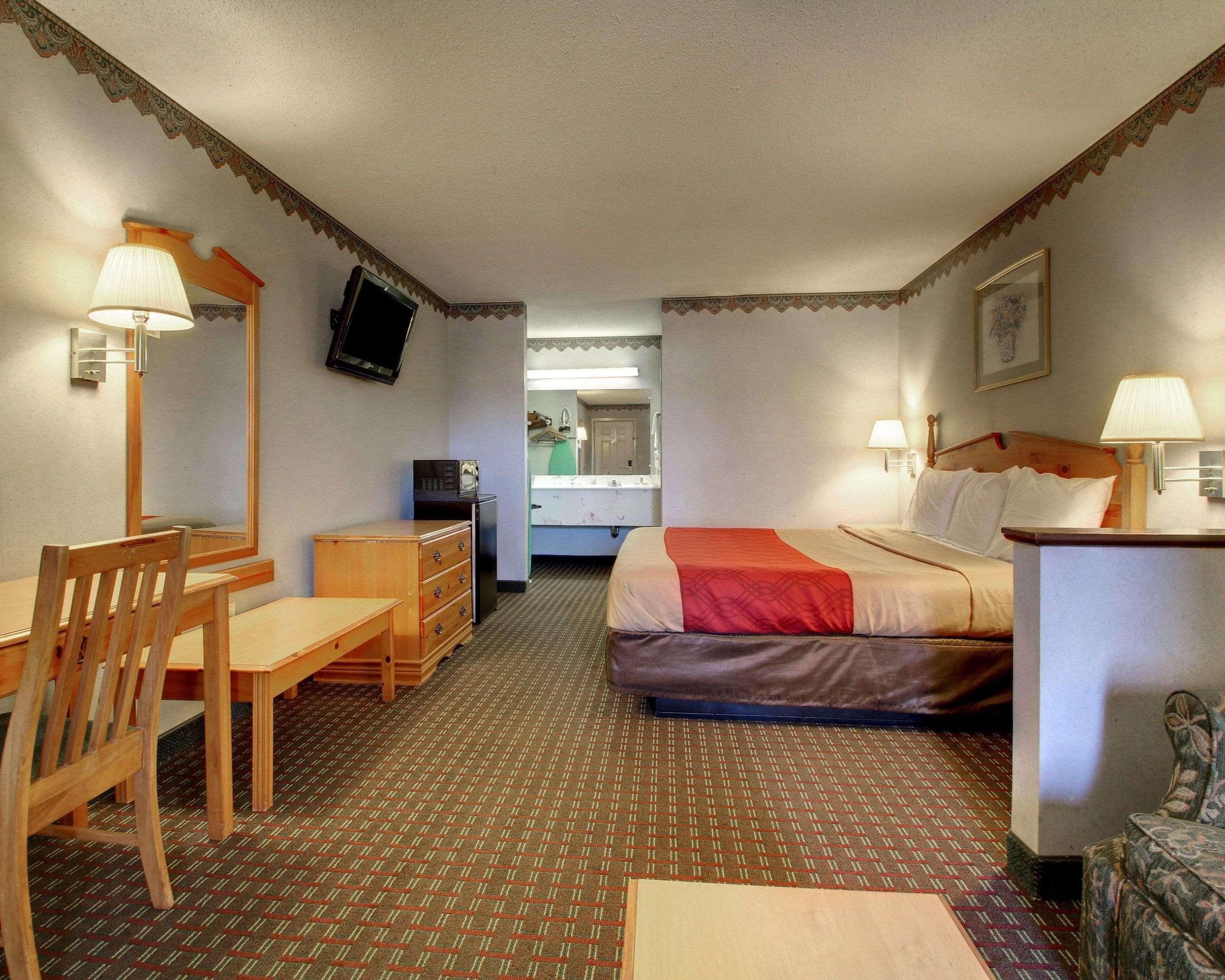 Econo Lodge Клинтън Екстериор снимка