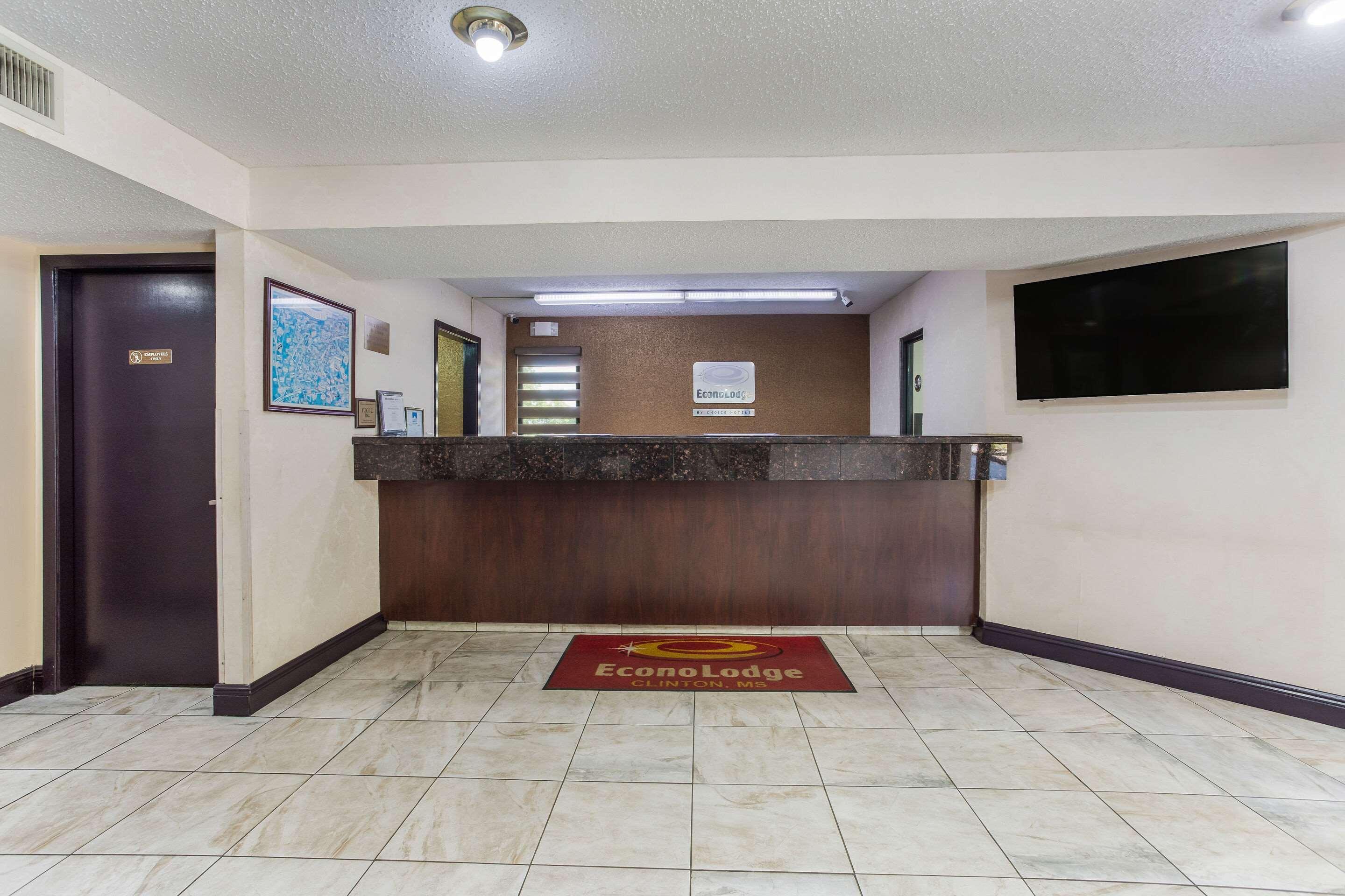 Econo Lodge Клинтън Екстериор снимка
