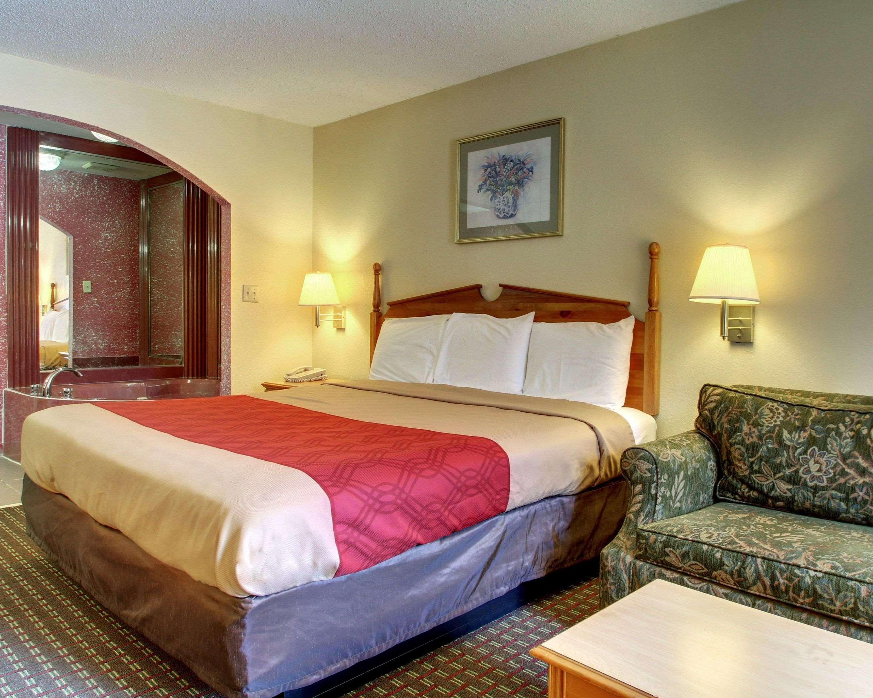 Econo Lodge Клинтън Екстериор снимка