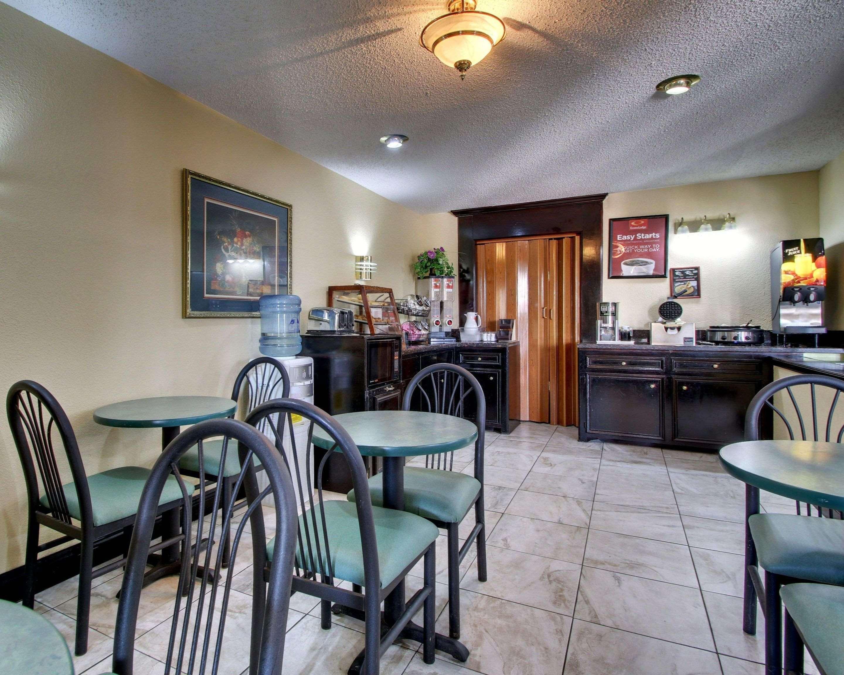 Econo Lodge Клинтън Екстериор снимка