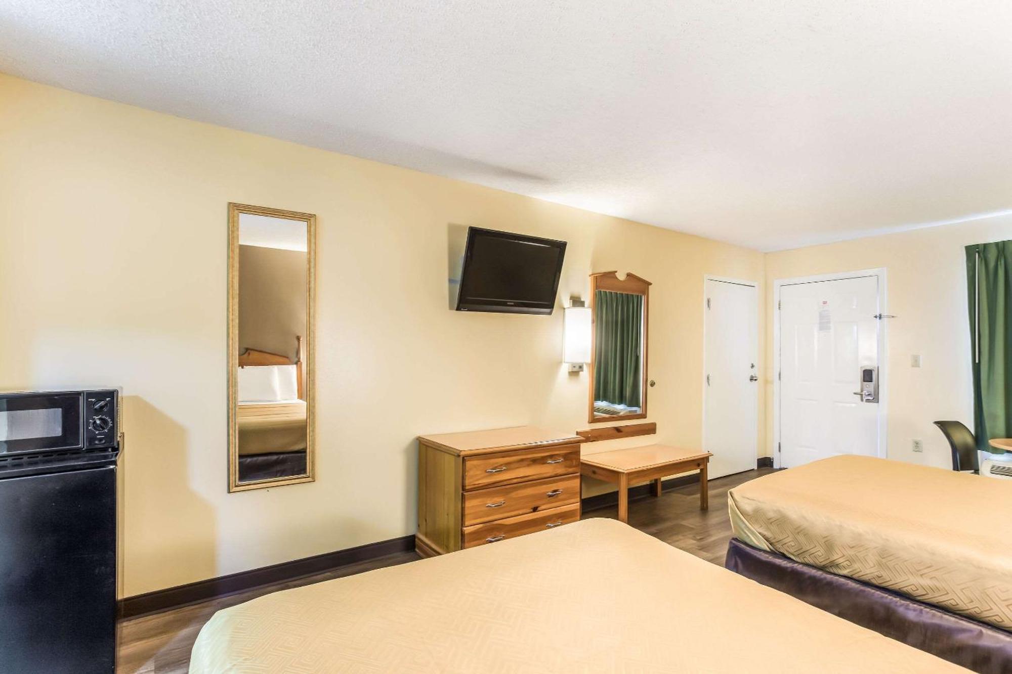 Econo Lodge Клинтън Екстериор снимка