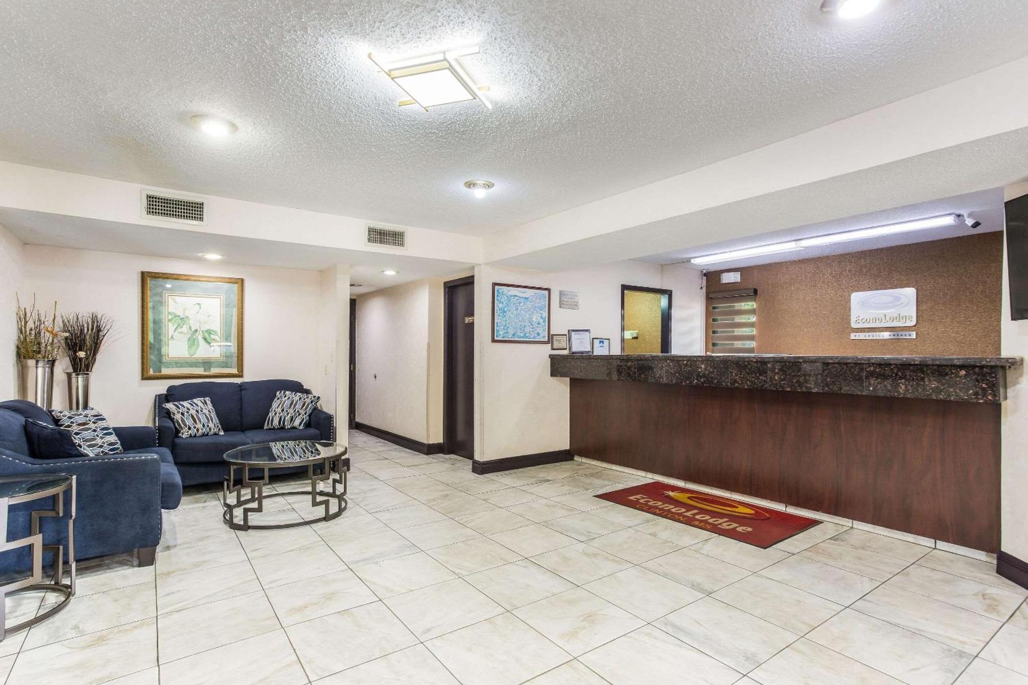 Econo Lodge Клинтън Екстериор снимка