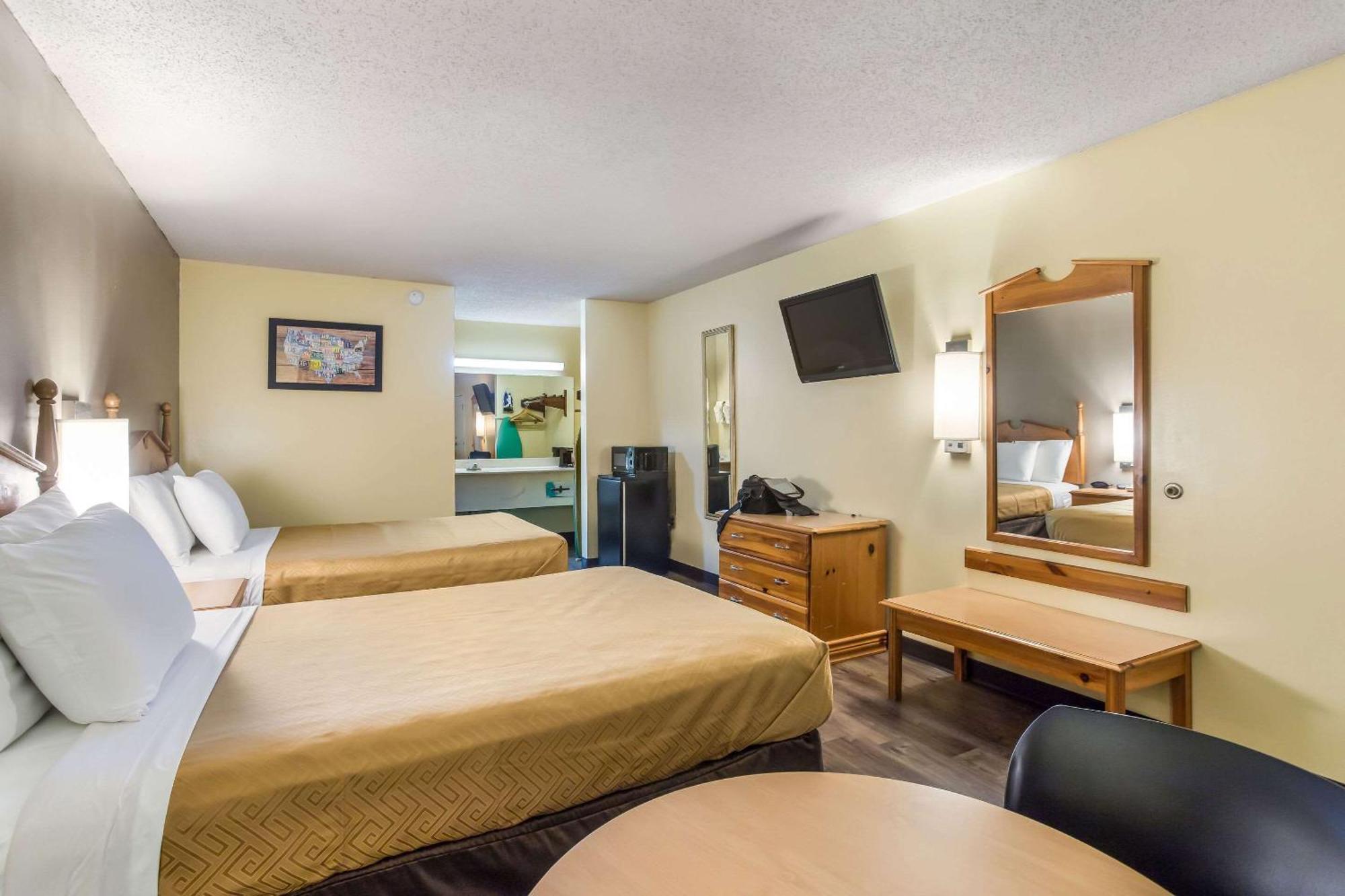 Econo Lodge Клинтън Екстериор снимка