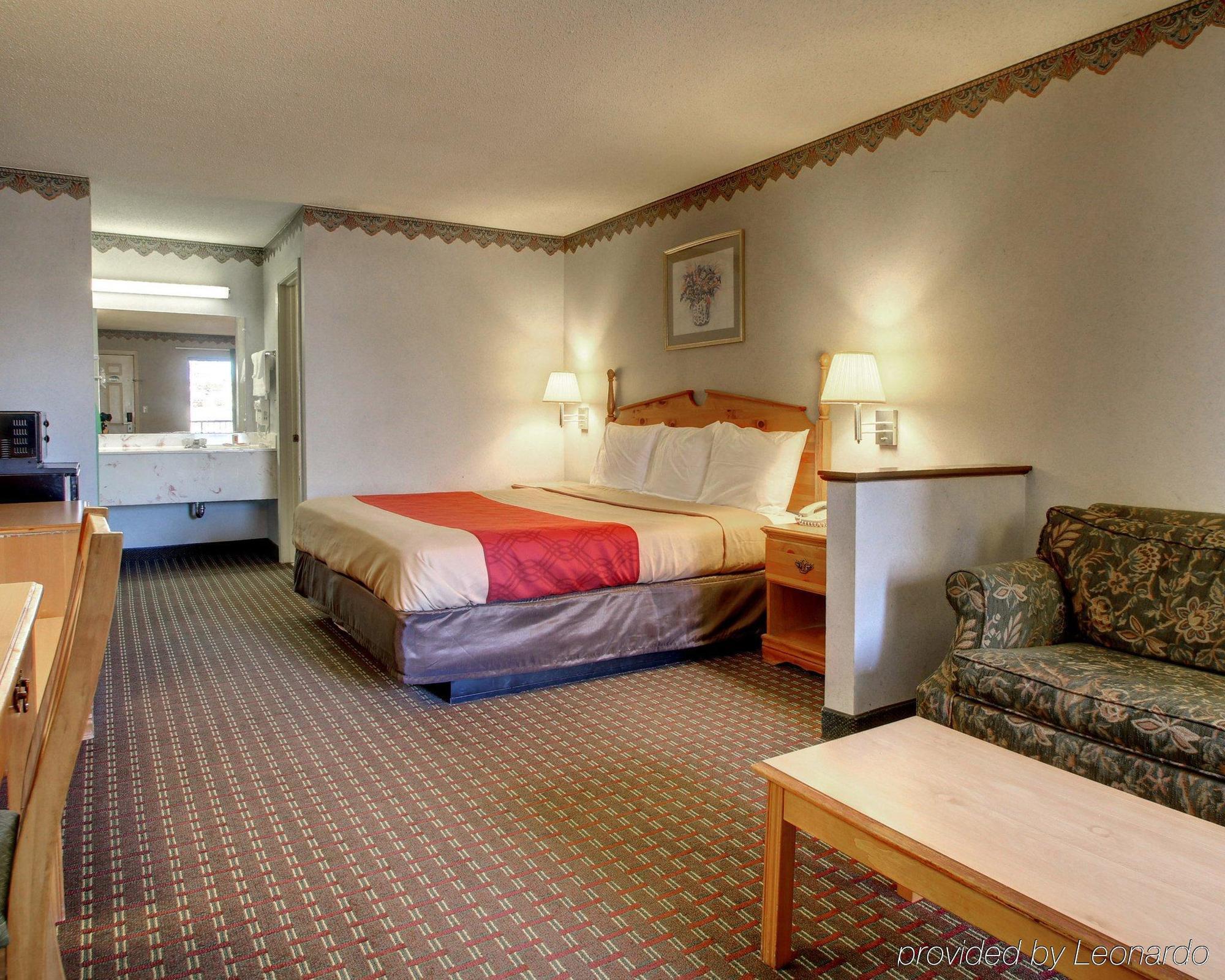 Econo Lodge Клинтън Екстериор снимка